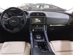 جاگوار F-Pace